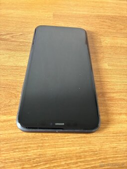 iPhone 11 64 GB - 2