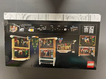 LEGO 10308 - 2