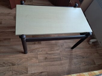 Dřevěný konferenční stolek - 2