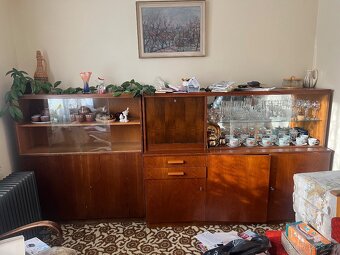 Zachovalá obývací stěna s barem a vitrínou - 2