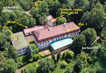 Velký dům + další, pozemek 9.376 m2 - 2
