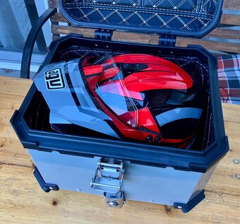 Zadní hliníkový kufr na moto objem 36 L - 2