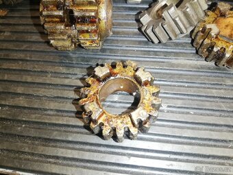 Nepoužité ozubené kolo Jawa ČZ 18 zubů 125 175 250 20mm - 2