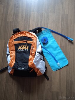 Batoh na motorku enduro s vakem na vodu 2litry - 2