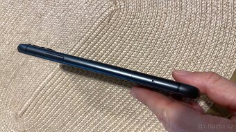 Prodám černý iPhone 11 64GB - 2