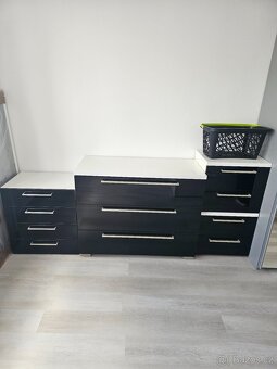 Černo bílí nábytek - 2