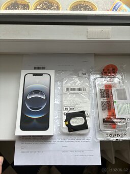 Prodám iphone 16e 128GB white . - 2