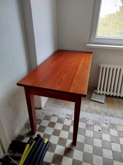 Masivní jídelní stůl - 2