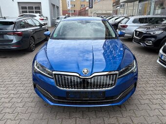Škoda Superb 3 Combi iV 1.4TSI 150kW DSG 100tkm Matrix Tažné - 2