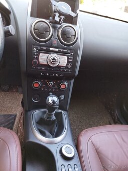 Nissan Qashqai 4x4 sedm míst - 2