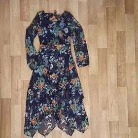 Modré květované šifonové dlouhé šaty, C&A, vel. 34/ XS - 2