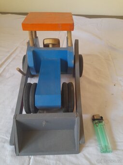 Retro hračka traktor dřevěný - 2