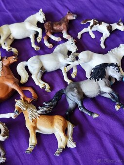 Schleich koně s poškozením - 2