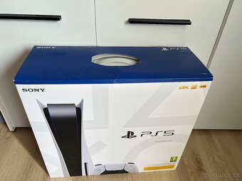 PS5 s mechanikou + 2 ovladače - 2