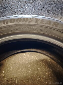 205/55/17 zimní Goodyear - 2