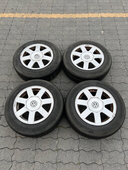 Originální ALU VW 5x112 R15 - pneu 6-7mm - 2