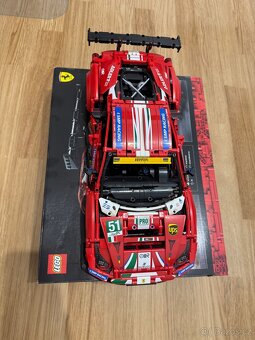 LEGO Technic Ferrari 488 GTE AF Corse 51 - 2