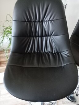 Prodám tři nové kuchyňské židle i se stolem - 2