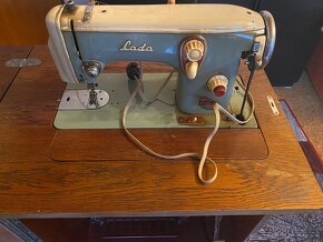 Retro šicí stroj - 2