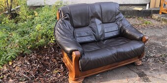 Kožená dvojsedačka s masivním dřevem TOP STAV - 2