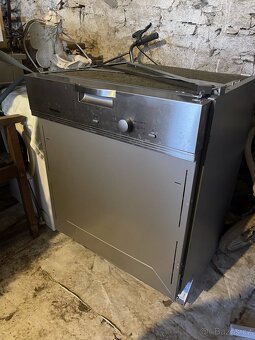 Prodám na díly vestavnou myčku Miele G1022SCi - 2