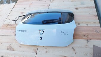 Dacia Sandero – Dveře kufru bílé - 2