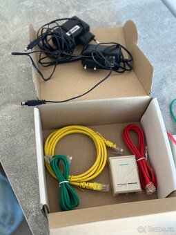 Kabely a napáječ síťový adaptér - 2