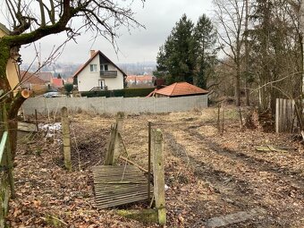 🏛️ Stavební parcela 657 m² se sítěmi – Plzeň-Božkov (Let - 2