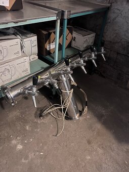 Výčepní stojan 6 - 2