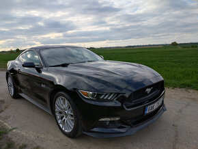 Prodám Ford Mustang GT manuál - 2