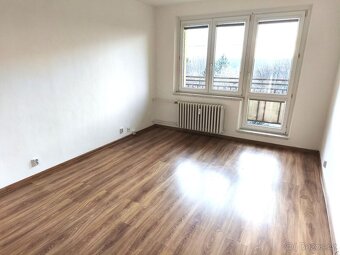 1+kk Mor. Ostrava, úpravy, 8.900 Kč + běžná elektřina. Volný - 2