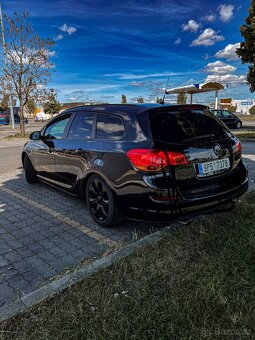 Opel Astra J Sports Tourer ve verzi 1.4 Turbo. - 2