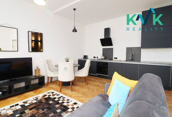 Pronájem designové garsoniéry 49 m2, rekonstrukce, Karlovy V - 2
