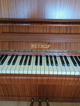 Pianino Petrof 114 k 3 pedály s moderátorem na ztišení - 2