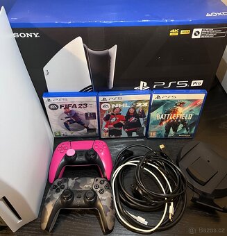 PS5 s mechanikou + dva ovladače a 3 hry - 2