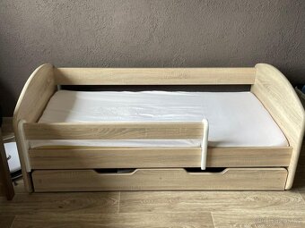 Dětská postel (70x140 cm) + matrace + chránič + prostěradlo - 2