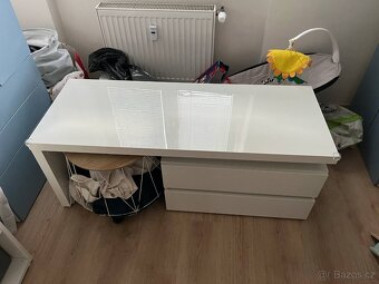 Stolek pod TV (bílá lesklá) - 2