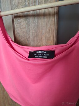 Krátké růžový top Bershka - 2