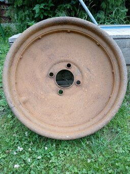 Disk 18" tatra, praga, škoda - 2