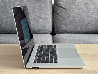 Apple MacBook Pro 16" - i9 2,4GHz, 32GB - 100% JAKO NOVÝ - 2
