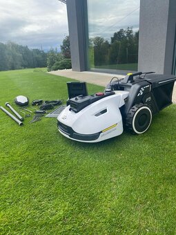 YUKA 2000 s košem (Robotická sekačka s GPS) - 2