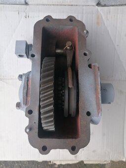 Praga V3S PV3S M1 M2 boční vývod na čerpadlo - 2