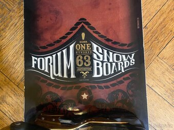 Dámský a pánský snowboard značky Forum - 2