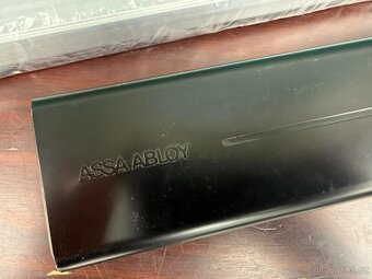 Dveřní zavírač - brano Assa abloy DC700 černý - 2