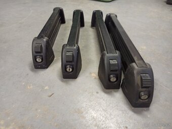 Držák lyží na střešní nosič - 2