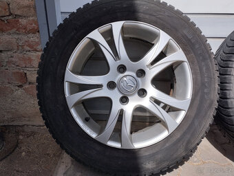 Zimní pneu 205/60R16 s disky na Mazdu - 2