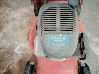Prodám sekačku honda - 2