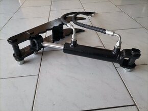 Hydraulický palec pro minibagry - 2