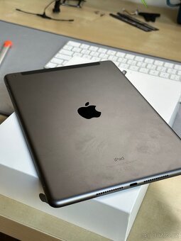 iPad 9 64GB cellular, logitech tužka - 2