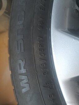 Prodám zimní kola 215/55/17 - 2